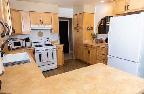 Alamosa House | Blanca Vista Escape-2 Minutes from Alamosa *Free Hot Springs Admission Included*