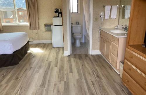 Estes Park Hotel | Blue Door Inn