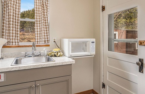 Estes Park Cabin | Blue Jay Bungalow - Mountain Cabin Near Rocky Mountain National Park -- 20-NCD0280