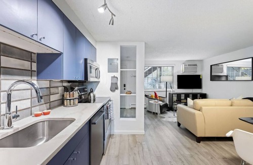 Englewood Apartment | Blue Moon Extended stays w/Casper Mattress
