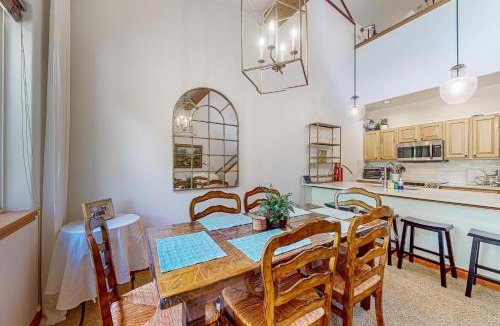 Willow Grove Apartment | Blue River Grove