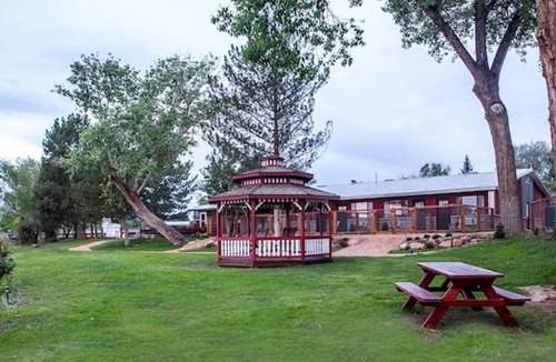 Delta Hotel | Boutique hotel on 20 acres alongside Gunnison River! A perfect basecamp for fishing, wine tasting of whatever adventure you choose.