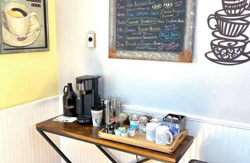 University Park Apartment | Boutique Studio Apartment Hotel across from CSU in Old Town Fort Collins! Like it's namesake, Studio FoCo (short for Fort Collins) is the perfect blend of special-occasion luxury and at-home comfort. Large windows overlook the tree-lined street of th