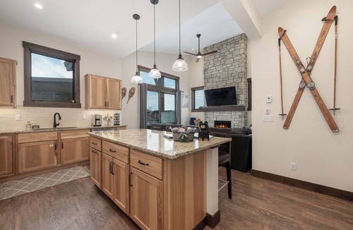 Fraser Condo | Brand New Condo Near Winter Park - Free Shuttle To Ski Resort- Private Hot Tub