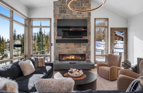 Three Peaks House | Brand New Eagles Nest Property