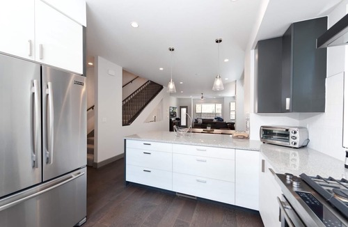 Durango House | Brand New End Unit Townhome - 2 Miles to Downtown - 30+ Day Stay Required