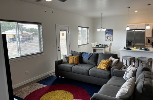 Montrose House | Brand NEW home! The Colorado House! Perfect for all 4 seasons!