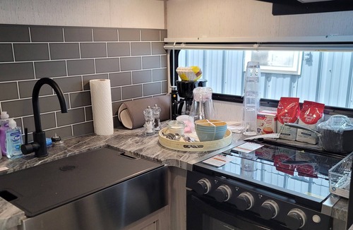 Kiteley House | BRAND NEW Large RV on Huge backyard in The Heart of Longmont