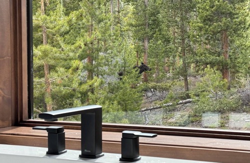 Grand Lake Cabin | Brand New Lodge! Panoramic Mtn/Lake Vayiews! Hot tub, Fido Friendly, Game Room!