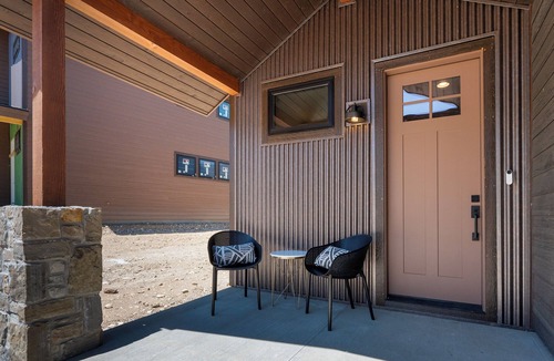 Silvercreek House | Brand New Lux Ski in/out Granby, Hot Tub, A/C!