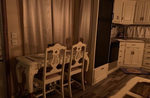 Pueblo House | Breathtaking Fully-Equipped Self-contained Space, a Stroll from All Amenities!