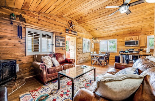 Divide House | Breathtaking Pike's Peak View from Adorable Mountain Cabin