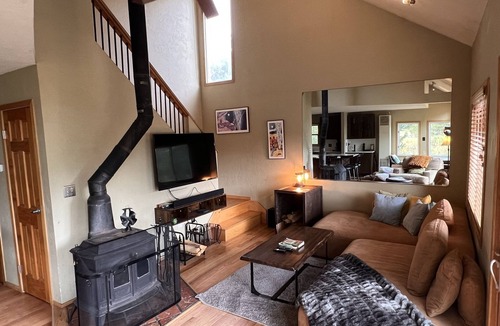 Blue River Cabin | Breck Cabin - Private Hot Tub! Close to Breck! Views!