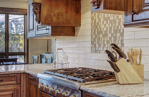 The Highlands House | Breck Escape: Spacious 6BR mountain retreat in Breckenridge, perfect for 12 guests!