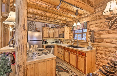 Blue River Cabin | Breckenridge Cabin w/Hot Tub: Ski & Hike!