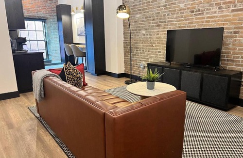 Downtown St. Louis Apartment | Brick & Bed Riverfront Lofts, T 410