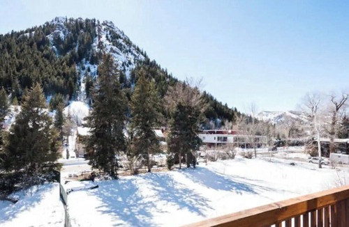 West End Condo | Bright Aspen 3 Bedroom Vaulted Ceilings with Views