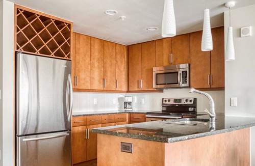 Cherry Creek Apartment | Bright Cherry Creek 2BR w/ Theater & Gym, nearby shopping, by Blueground
