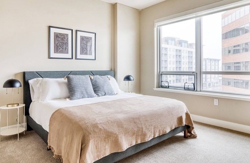 Cherry Creek Apartment | Bright Cherry Creek 2BR w/ Theater & Gym, nearby shopping, by Blueground