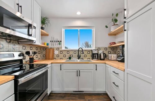 Timnath Apartment | Bright, colorful & cozy studio in oldtown Timnath. Walking distance to a brewery