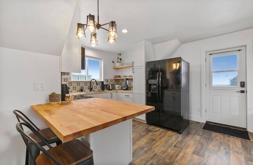 Timnath Apartment | Bright, colorful & cozy studio in oldtown Timnath. Walking distance to a brewery