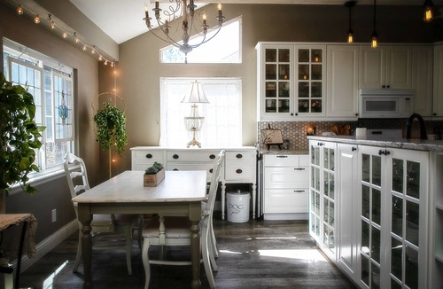 Lafayette House | Bright & Cozy Cottage- Serene Artist’s Home