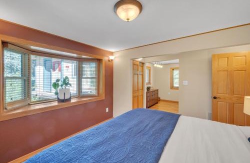 Littleton House | Bright & Cozy House Centennial Littleton 3 Bed 3 Bath