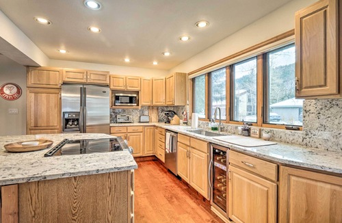 Eagle-Vail House | Bright Eagle-Vail Escape w/Deck + Mtn Views!
