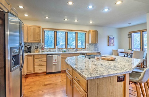 Eagle-Vail House | Bright Eagle-Vail Escape w/Deck + Mtn Views!