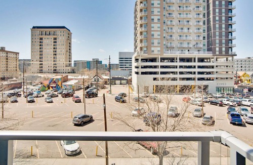 Golden Triangle Apartment | Bright Golden Triangle 1BR w/ Gym & Pool nr Art Museum, by Blueground