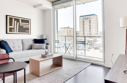 Golden Triangle Apartment | Bright Golden Triangle 1BR w/ Gym & Pool nr Art Museum, by Blueground
