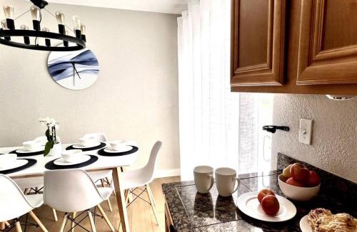 Broomfield House | Bright Home - Huge Backyard 20 min - Denver & Boulder