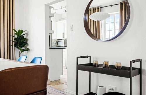 West Colfax Apartment | Bright+Modern Retreat | King Bed | Sloans Lake 30+
