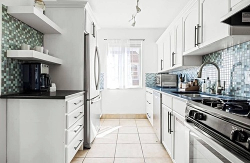 West Colfax Apartment | Bright+Modern Retreat | King Bed | Sloans Lake 30+