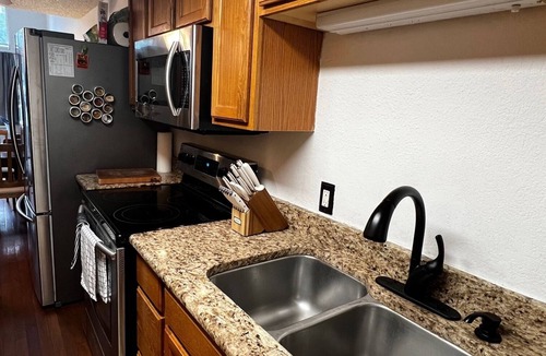 Foothills Condo | Bright, spacious 3bed/2bath near Green Mountain, great for families or WFH