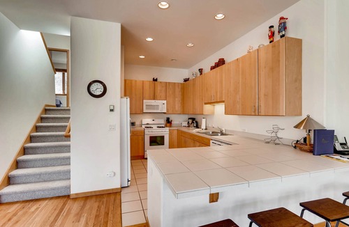 Vail Condo | Bright Spacious MultiLevel Villa w Views, SAV4B