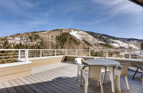 Vail Condo | Bright Spacious MultiLevel Villa w Views, SAV4B