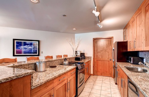 Vail House | Bright Stay with Majestic Mountain Views