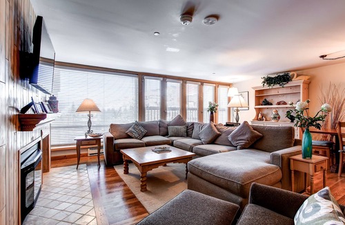 Vail House | Bright Stay with Majestic Mountain Views