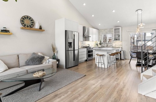 South Westminster House | ☀️Bright Upscale Mid-Mod Home☀️Hot Tub + Firepit