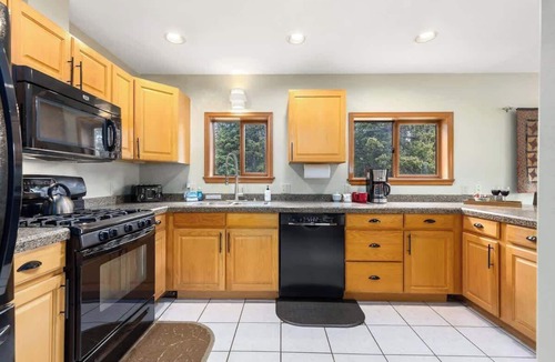 Quandary Village Cabin | Bring Fido! Private Retreat with Hot Tub & Views