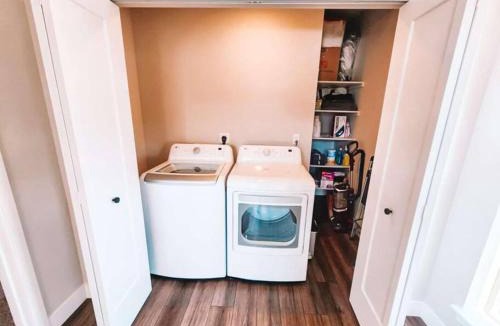 Skyway House | Broadmoor Mtn Retreat Pet Friendly Townhouse