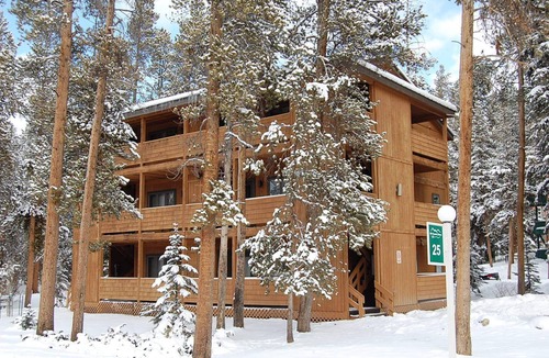 Rendezvous Condo | Budget 1 bedroom, private deck, clubhouse amenities
