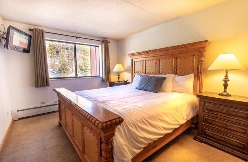 Peak 9 Apartment | Budget Condo at Beaver Run Resort - All Amenities - Ski In Ski Out