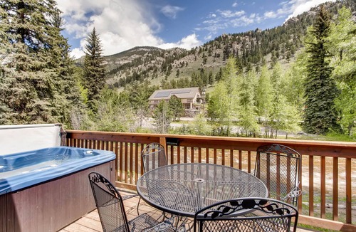 Fall River Estates Condo | Bugle Pointe A09 (Private Hot tub) River Views!