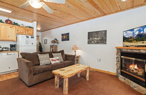 Fall River Estates Condo | Bugle Pointe B18 (Private Hot tub) River Views!
