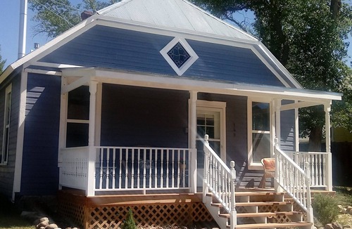Twin Lakes House | Bungalow 1880's with Stunning views of Colorado's fourteeners and pet friendly