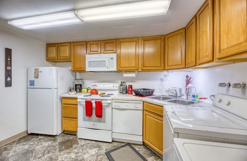Morse Park House | Business Traveler Triplex – Spacious & Convenient