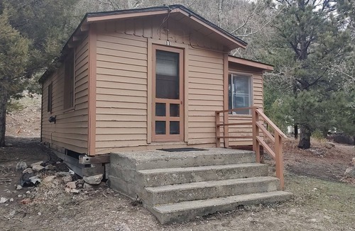 Bellvue Cabin | Cabin 11 at Sportsman’s Lodge, Modern Cabin 11 at Sportsman's Lodge