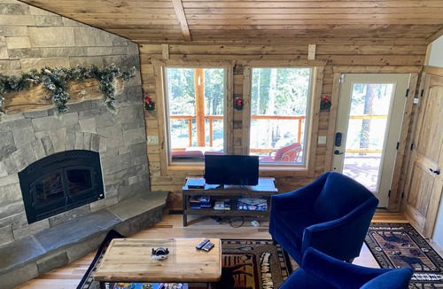 Valley of the Sun Cabin | Cabin ∙ 3 bedrooms ∙ 6 guests